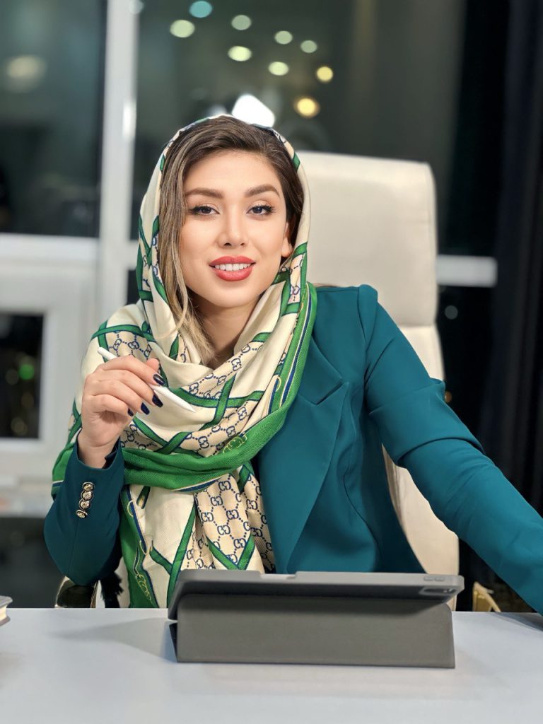 Niloufar Izadi | دبی فردا